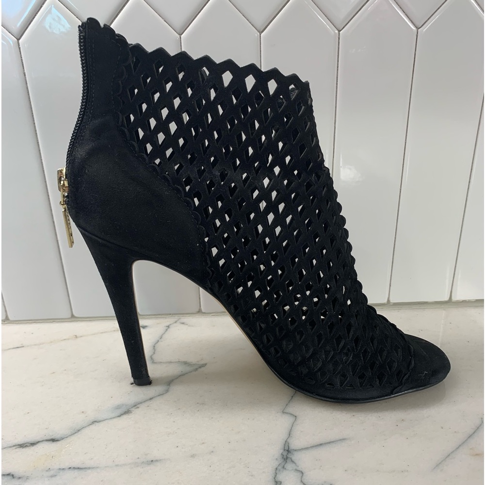 Ivanka Trump Stilletto Peep Toe Heels with Scallop Detail and Logo SZ 9 used